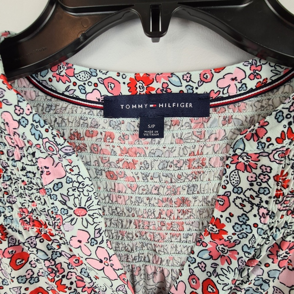 Tommy Hilfiger Womens Small Floral Smocked V-Neck Button Front Blouse Yoke Top - Picture 3 of 8